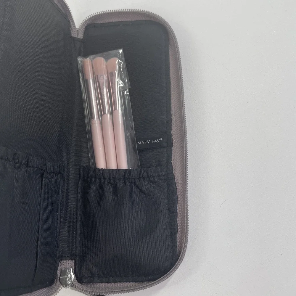 Mary Kay 4pc Eye Brush Set ~ 1. Eye Color, 1. Eye Crease, 1. Eye Blender, 1. Bag